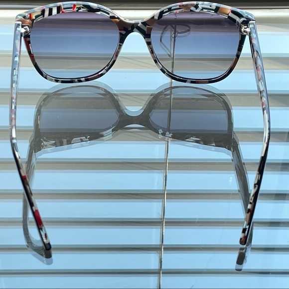 New Burberry Sunglasses - Picture 5 of 13